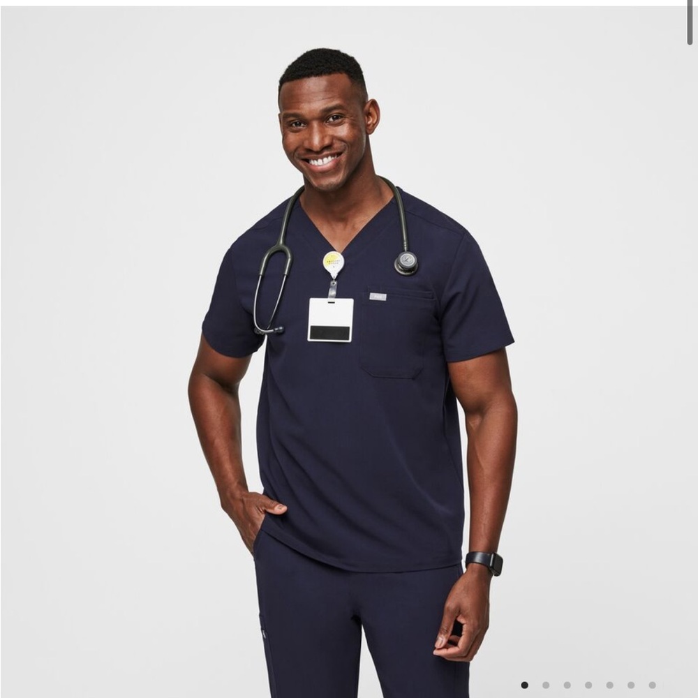 FIGS Leon Three-Pocket‎ Scrub Top